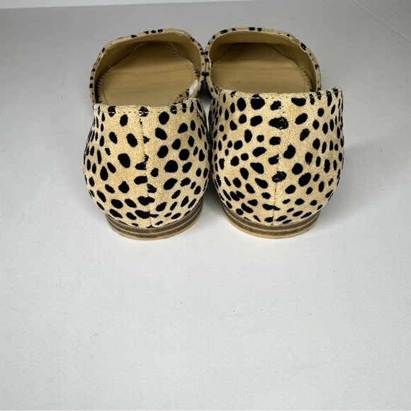 Isaac Mizrahi Leopard Print Flats - Picture 9 of 12